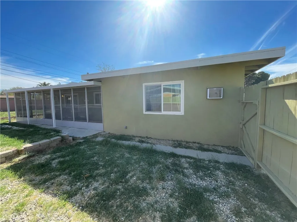 2010 W Lumber, Lancaster, California 93536 home-pic-10