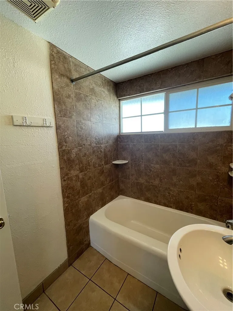 2010 W Lumber, Lancaster, California 93536 home-pic-20