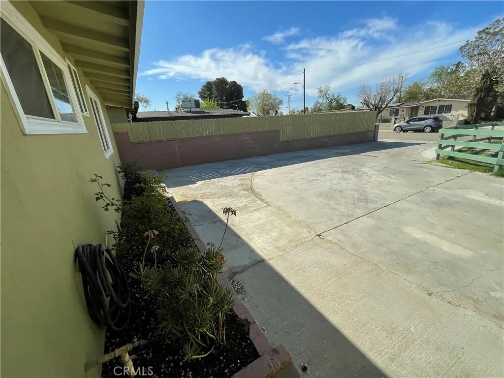 2010 W Lumber, Lancaster, California 93536 home-pic-70