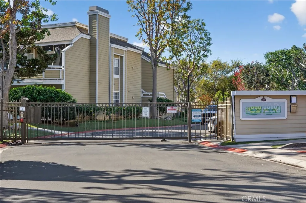 3740 S Bear, Santa Ana, California 92704 home-pic-1