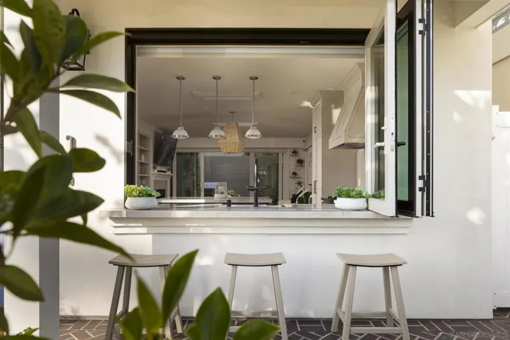 825 9th St., Coronado, California 92118