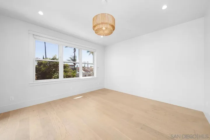 825 9th St., Coronado, California 92118