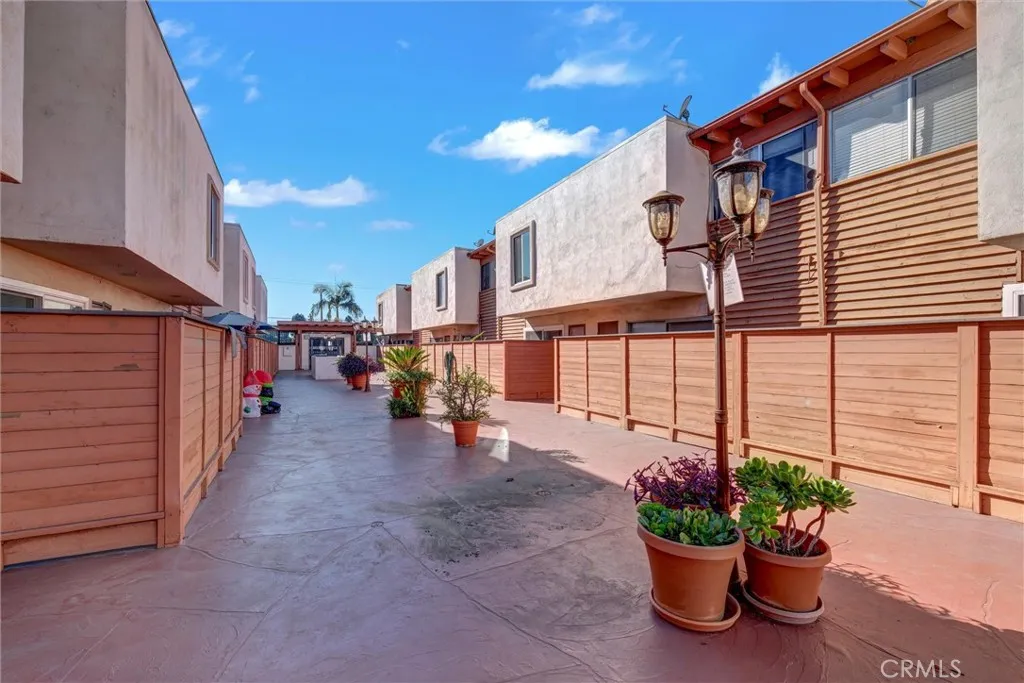 7033 Stewart And Gray Road 24, Downey, California 90241 home-pic-27