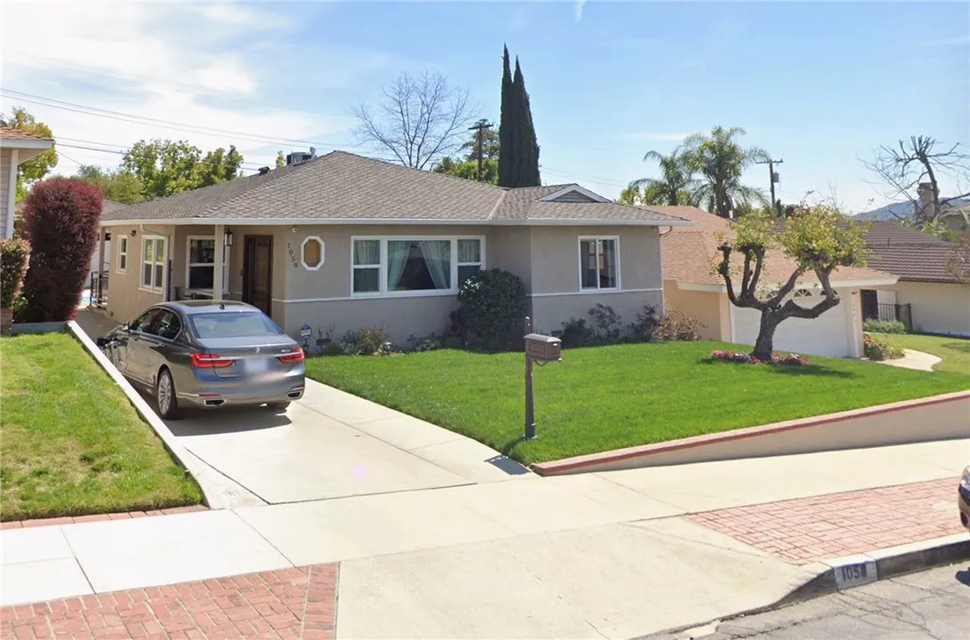 1058 E Valencia Avenue, Burbank, California 91501 home-pic-0