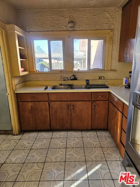 5319 6th Avenue, Los Angeles, California 90043 home-pic-5