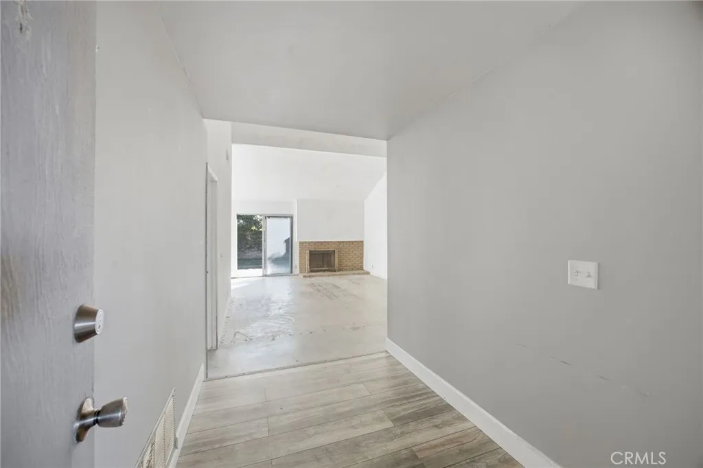 418 W Carol, Santa Ana, California 92707 home-pic-6