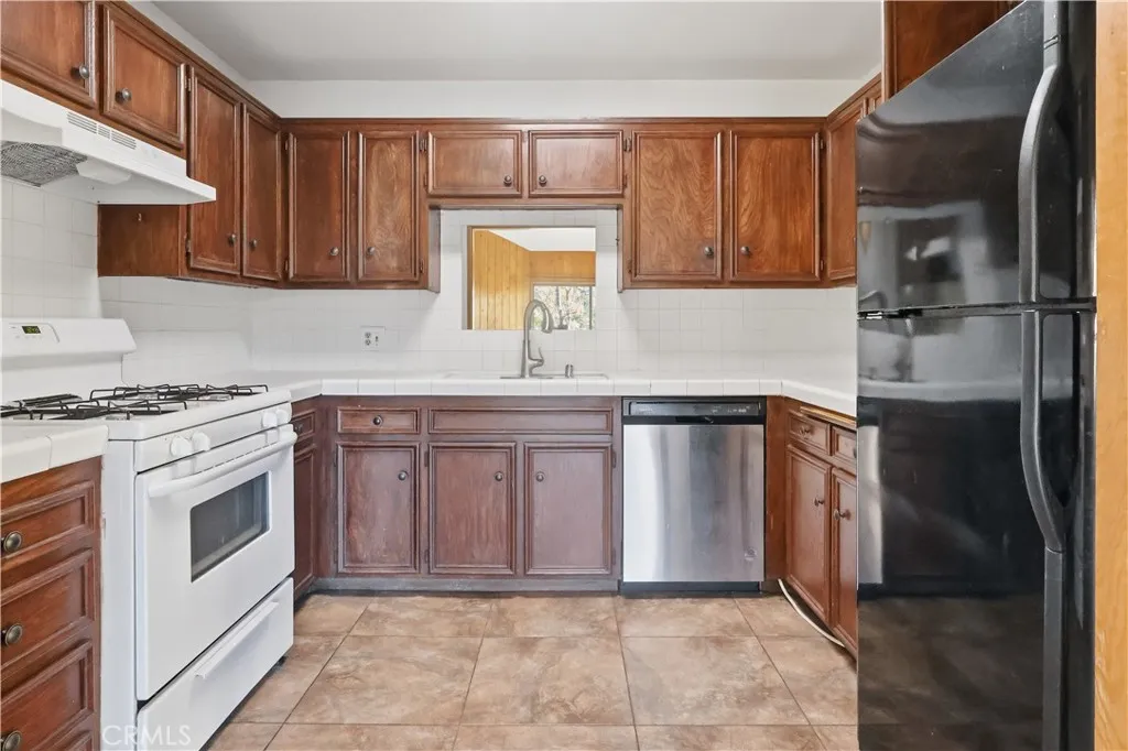 27657 Peninsula Drive, Lake Arrowhead, California 92352 home-pic-6