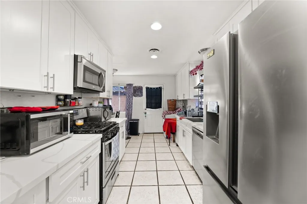 640 Vista De Loma, Hemet, California 92543 home-pic-2