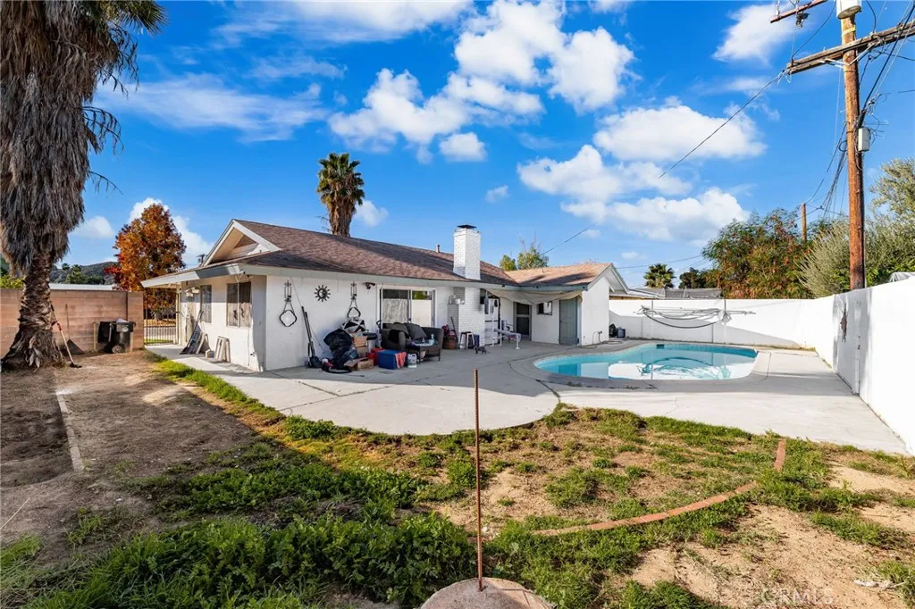 640 Vista De Loma, Hemet, California 92543 home-pic-14