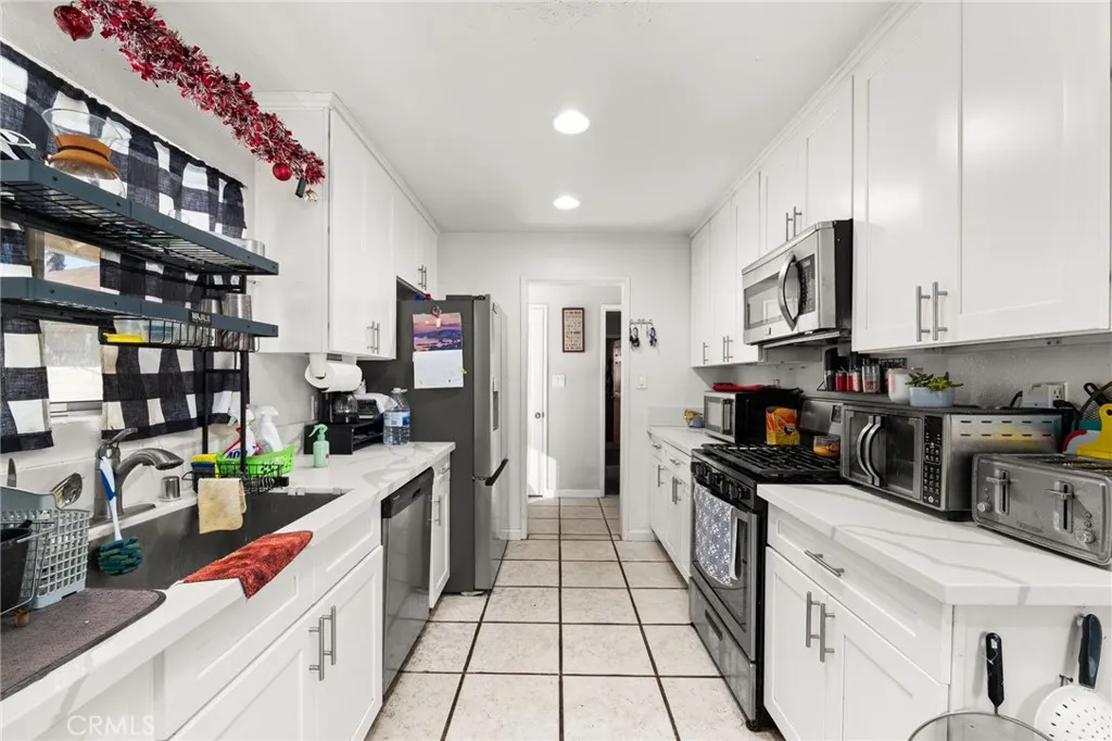 640 Vista De Loma, Hemet, California 92543 home-pic-4
