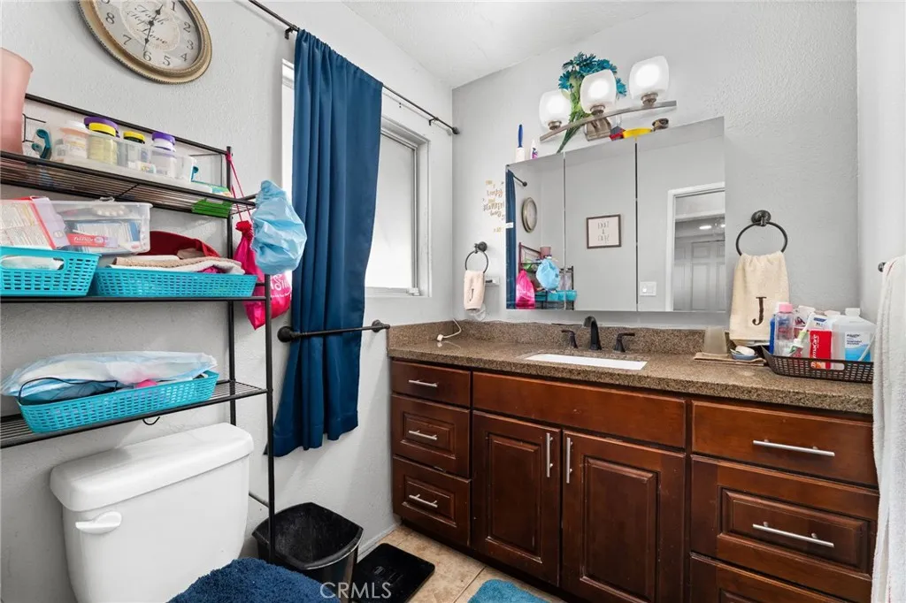 640 Vista De Loma, Hemet, California 92543 home-pic-9