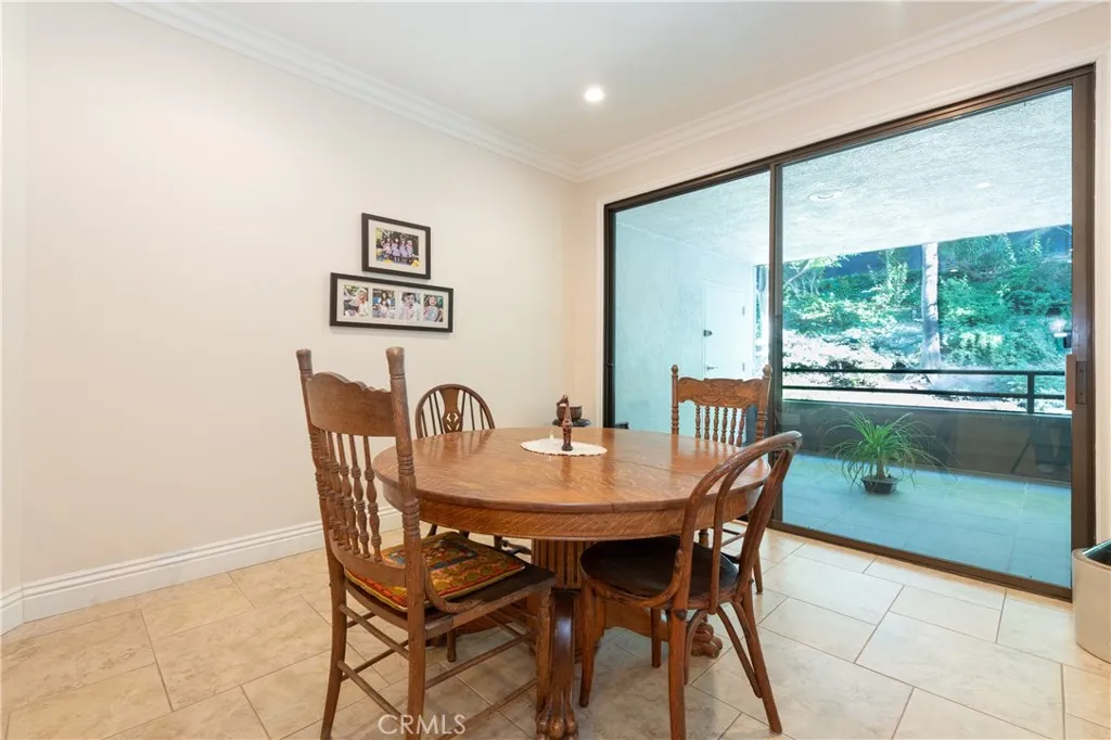 4774 Park Encino 206, Encino, California 91436 home-pic-13