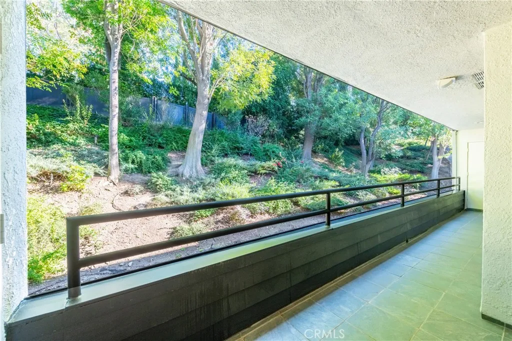 4774 Park Encino 206, Encino, California 91436 home-pic-15