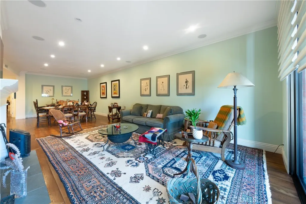4774 Park Encino 206, Encino, California 91436 home-pic-6