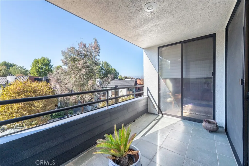 4774 Park Encino 206, Encino, California 91436 home-pic-7