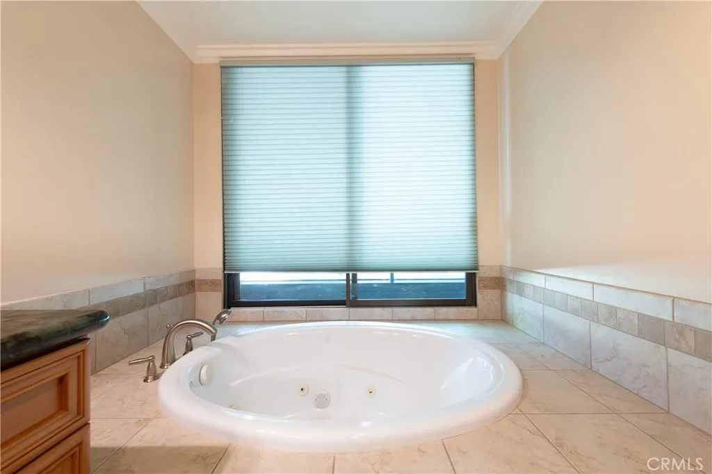4774 Park Encino 206, Encino, California 91436 home-pic-19