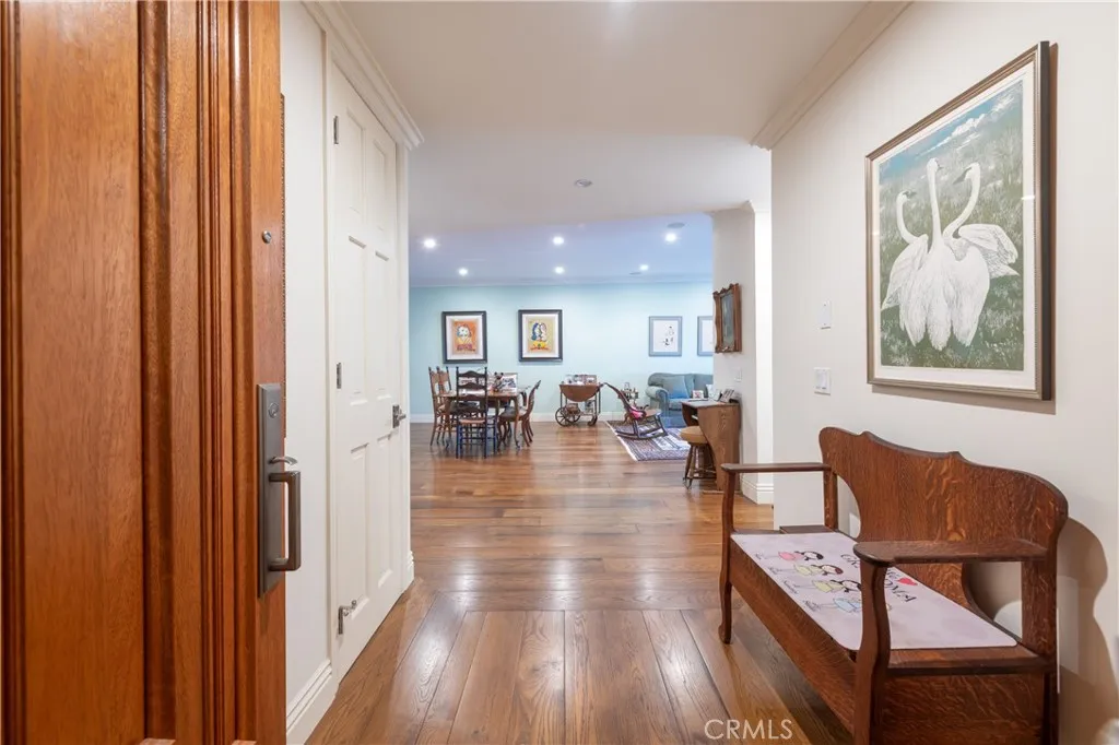 4774 Park Encino 206, Encino, California 91436 home-pic-4