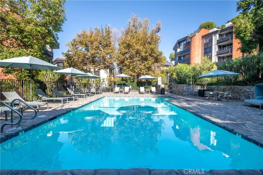 4774 Park Encino 206, Encino, California 91436 home-pic-25