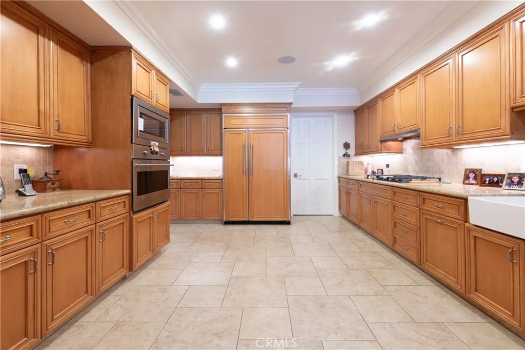 4774 Park Encino 206, Encino, California 91436 home-pic-11