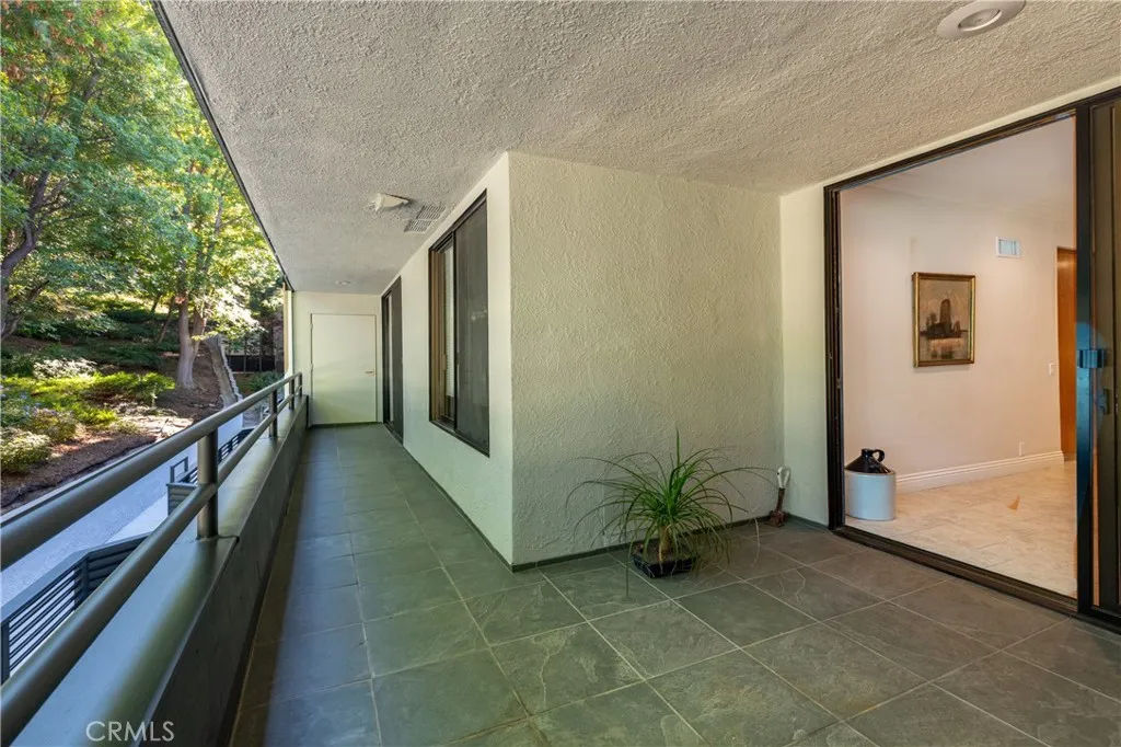 4774 Park Encino 206, Encino, California 91436 home-pic-14