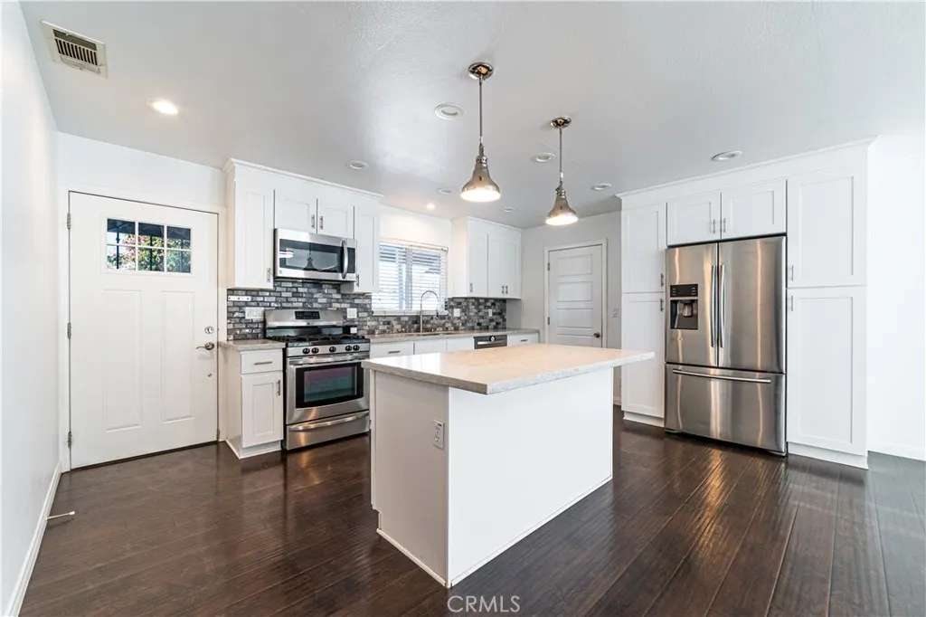 6666 Evelyn, Riverside, California 92504 home-pic-5