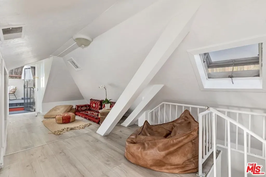 2427 N Gower Street, Los Angeles, California 90068 home-pic-24