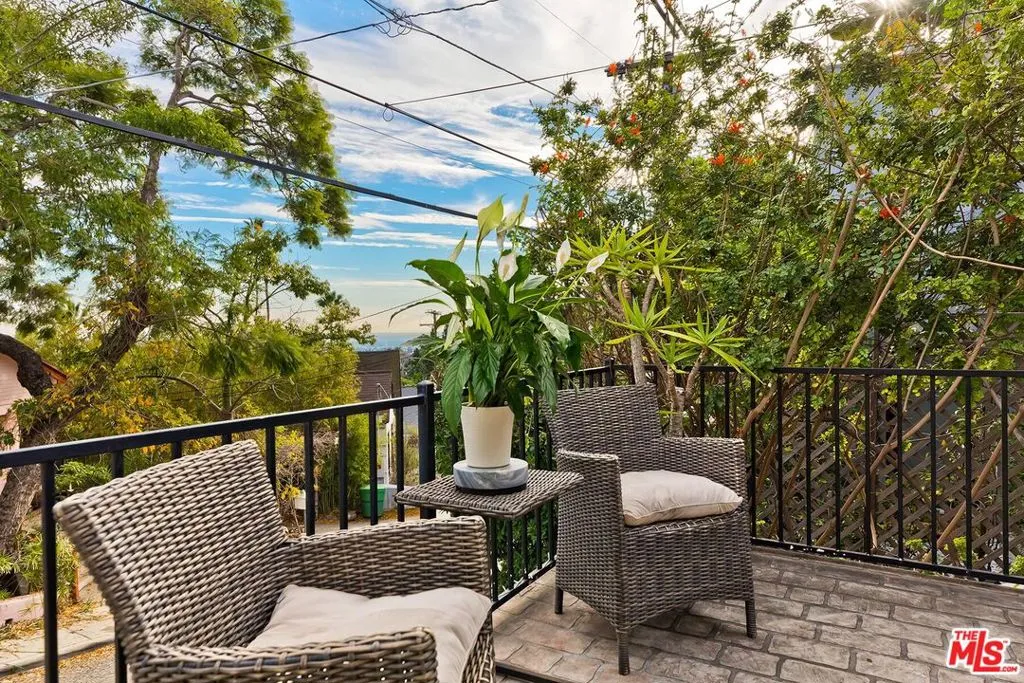 2427 N Gower Street, Los Angeles, California 90068 home-pic-20