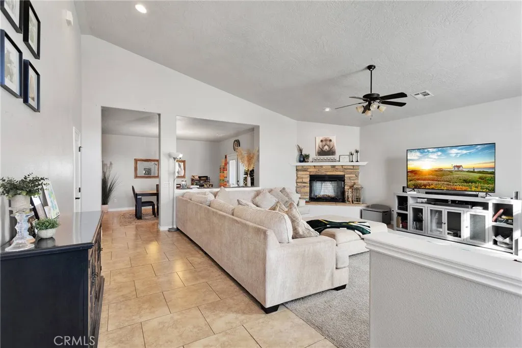 26822 Corona Drive, Helendale, California 92342 home-pic-3