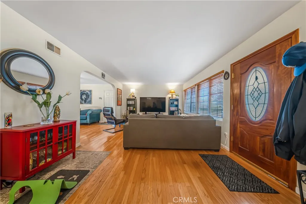 11229 Mclennan, Granada Hills, California 91344 home-pic-18