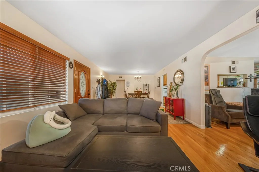 11229 Mclennan, Granada Hills, California 91344 home-pic-19