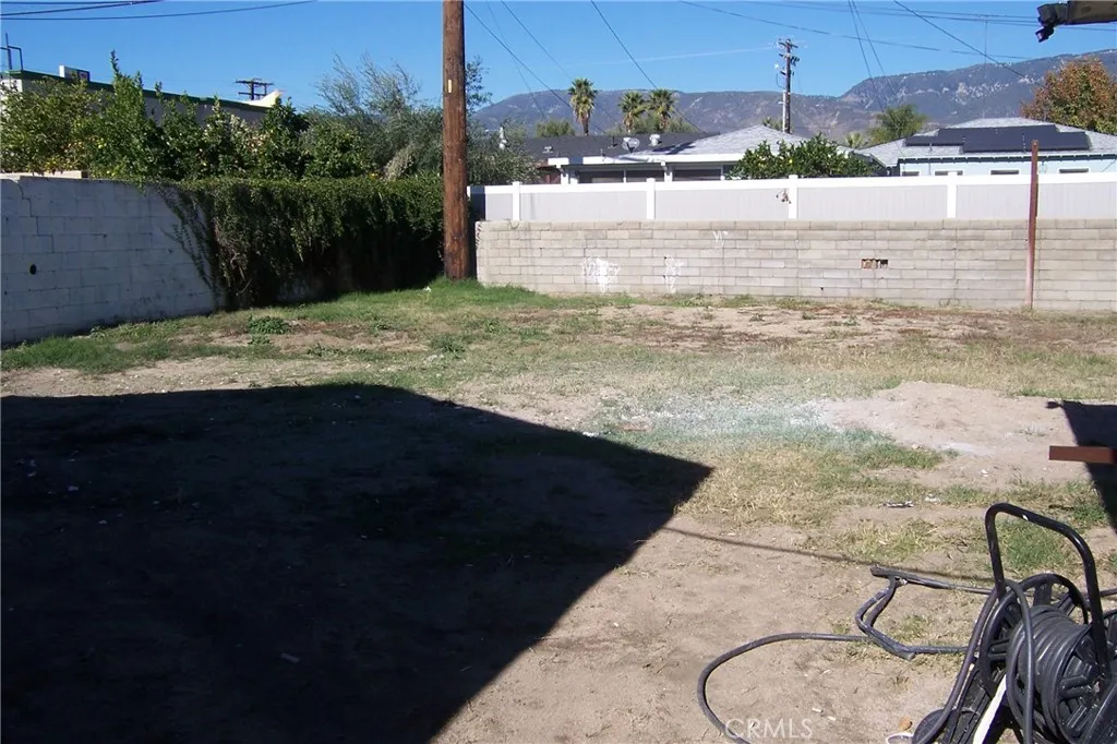 334 Country Club, San Bernardino, California 92404 home-pic-16