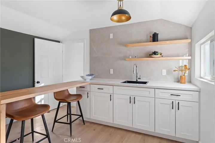 Studio kitchenette