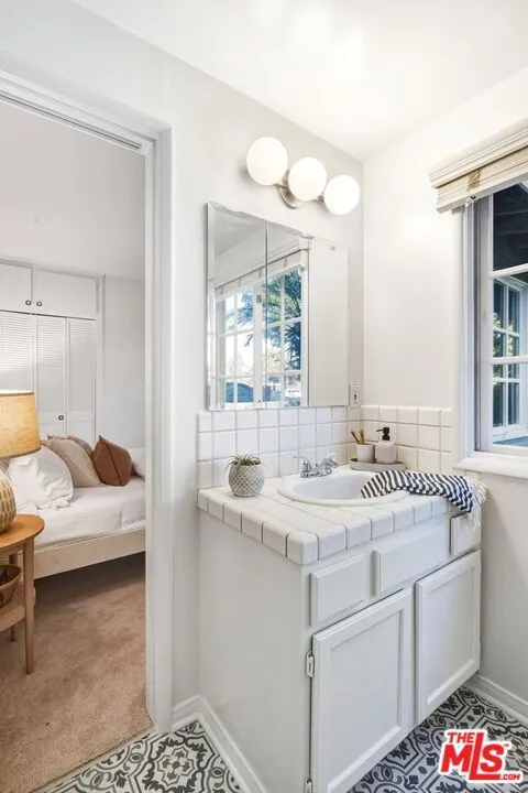 5351 Lemona Avenue, Sherman Oaks, California 91411 home-pic-14