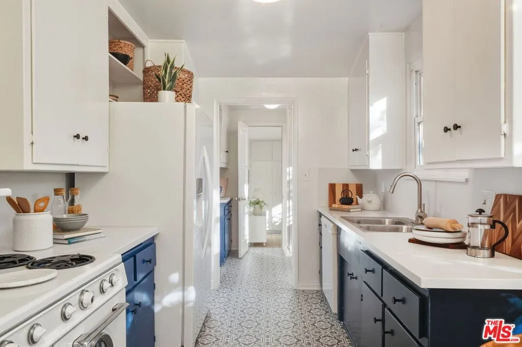 5351 Lemona Avenue, Sherman Oaks, California 91411 home-pic-16