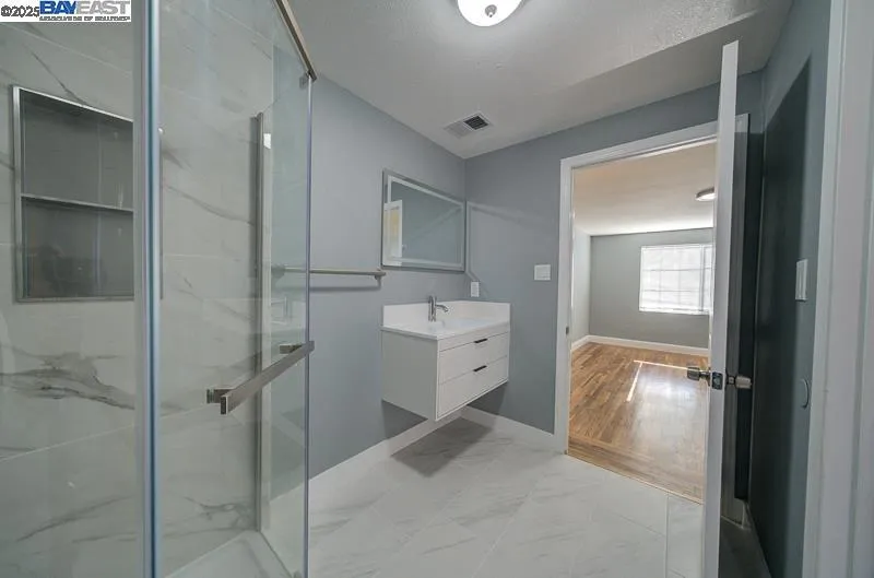 1646 Brookside Dr, San Leandro, California 94577 home-pic-16