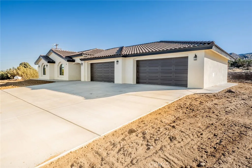 1275 Hollister, Pinon Hills, California 92372 home-pic-2