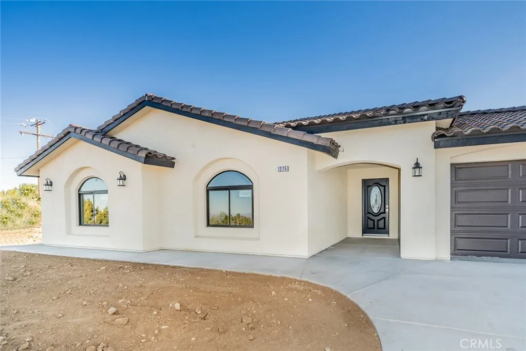 1275 Hollister, Pinon Hills, California 92372 home-pic-6