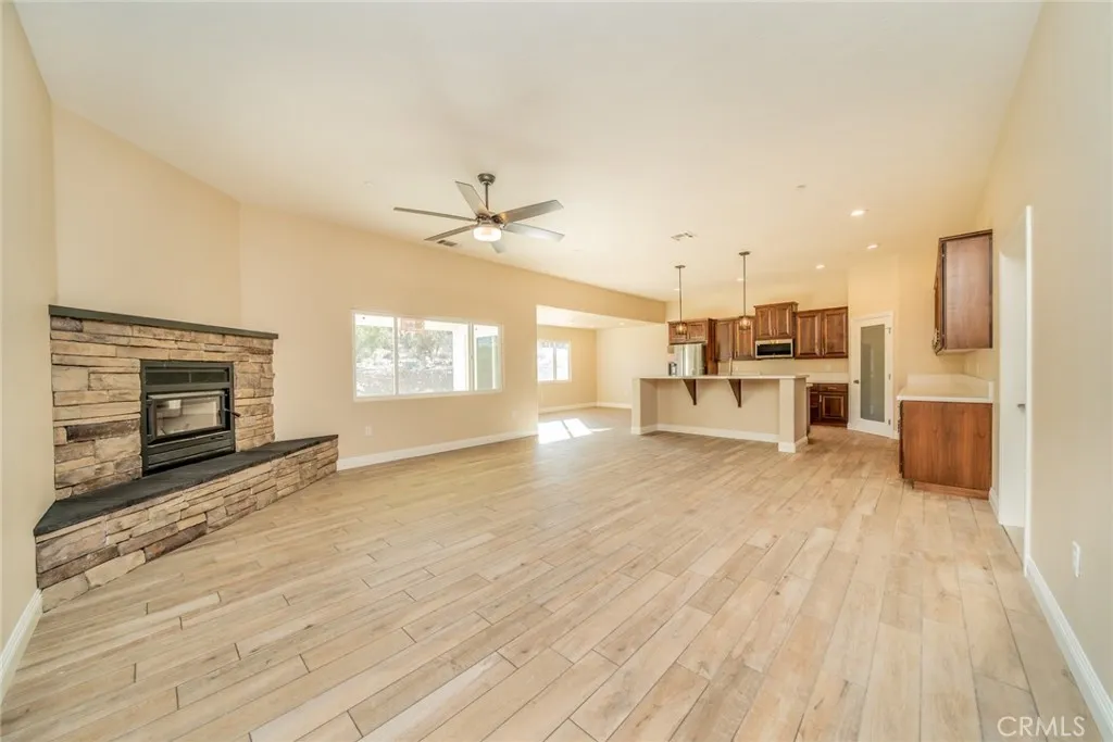 1275 Hollister, Pinon Hills, California 92372 home-pic-12