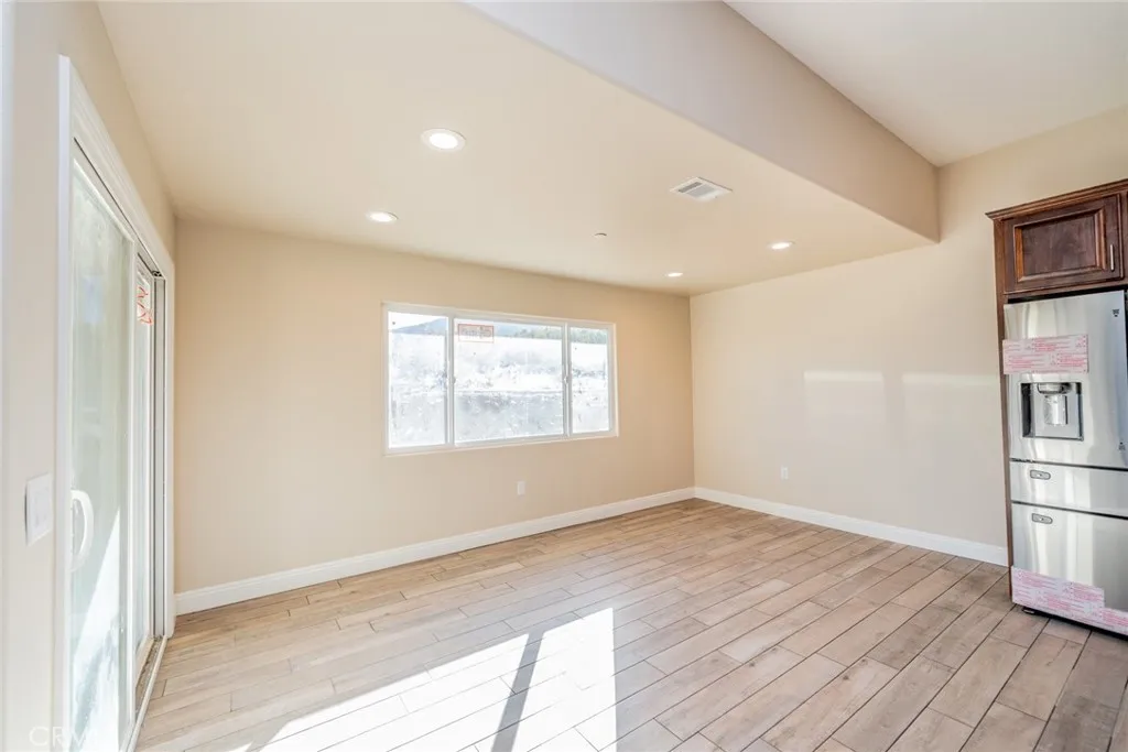 1275 Hollister, Pinon Hills, California 92372 home-pic-8