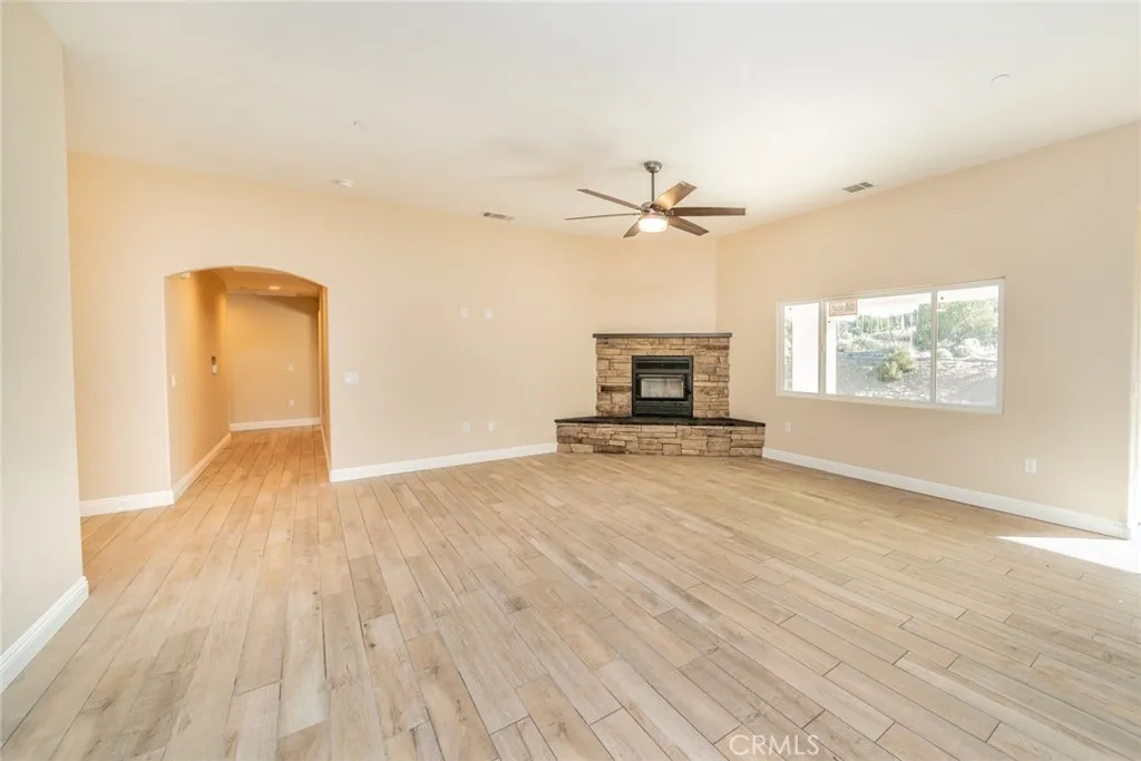1275 Hollister, Pinon Hills, California 92372 home-pic-14