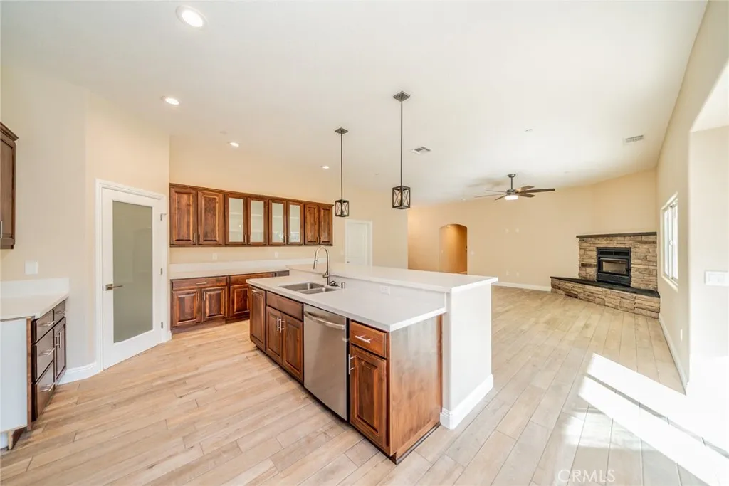 1275 Hollister, Pinon Hills, California 92372 home-pic-15