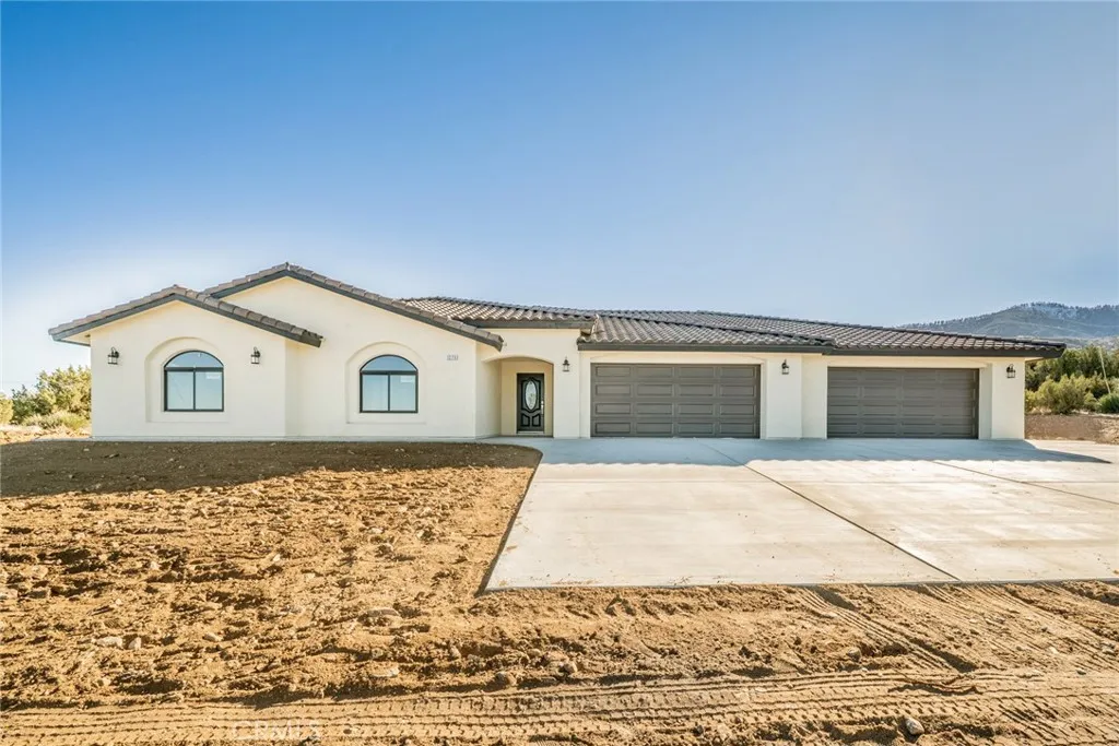 1275 Hollister, Pinon Hills, California 92372 home-pic-1