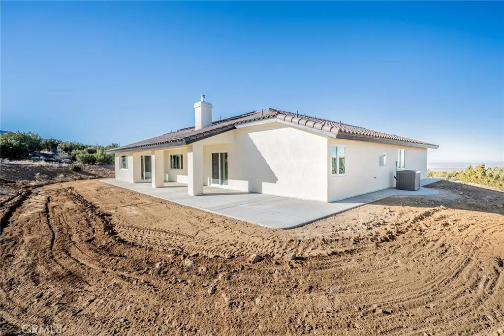 1275 Hollister, Pinon Hills, California 92372 home-pic-5