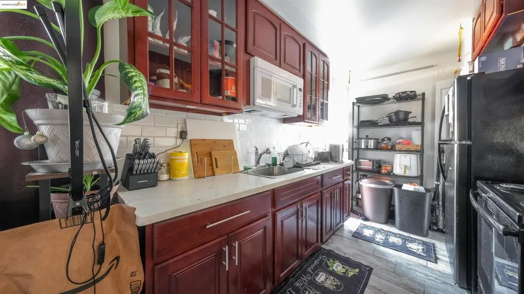 2120 E 22nd St, Oakland, California 94606 home-pic-19