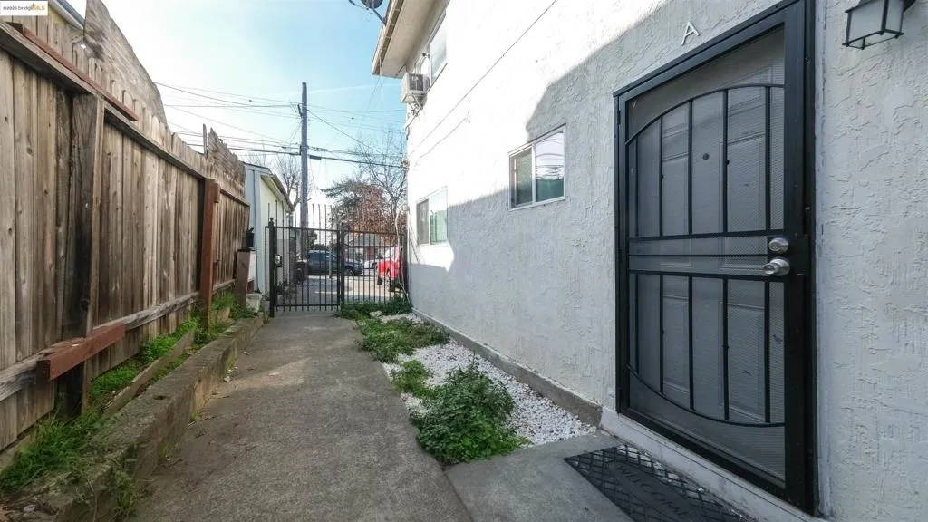 2120 E 22nd St, Oakland, California 94606 home-pic-35