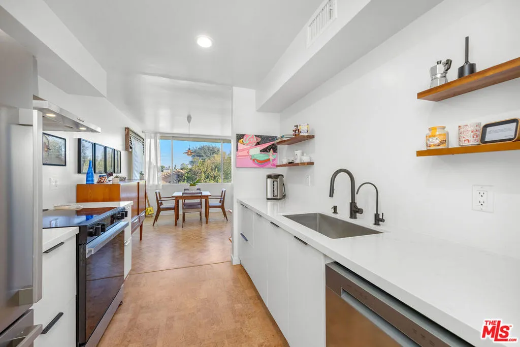 4487 Colbath Avenue 310, Sherman Oaks, California 91423 home-pic-14