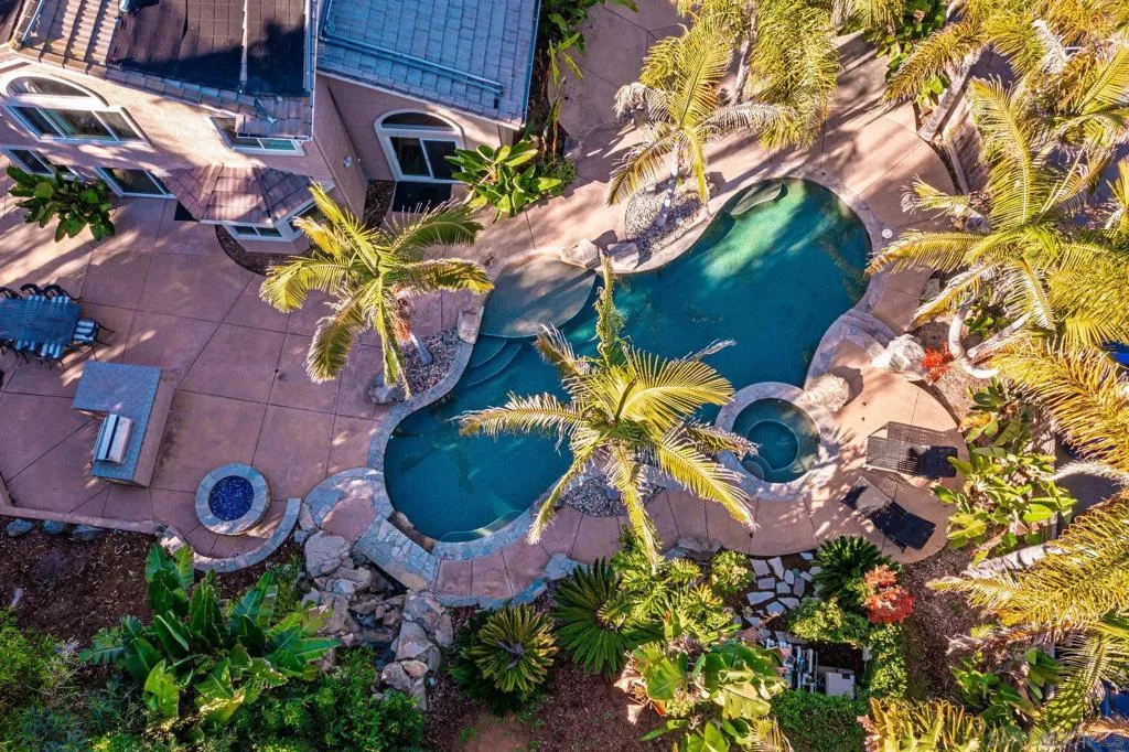 2579 Fire Mountain Drive, Oceanside, California 92054 home-pic-2