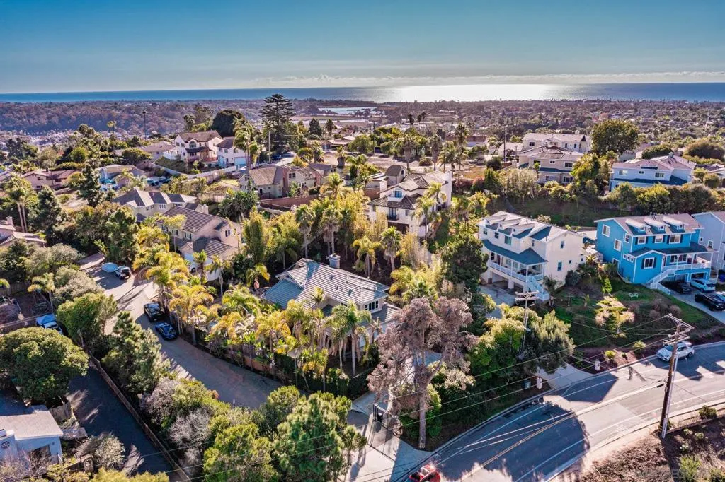 2579 Fire Mountain Drive, Oceanside, California 92054 home-pic-8