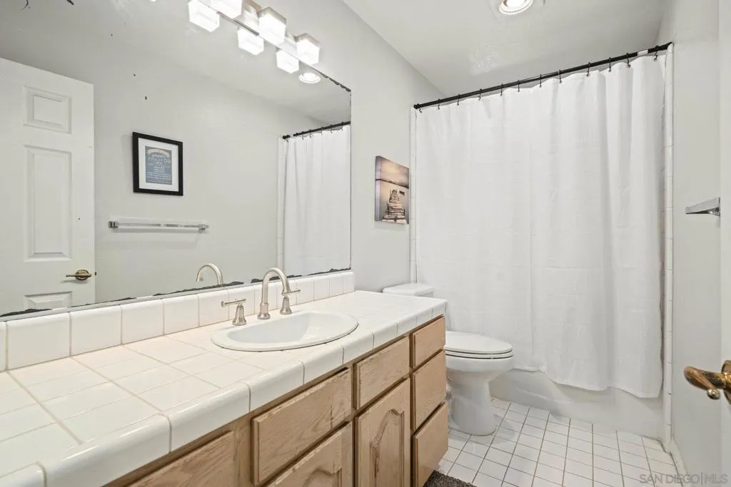 2579 Fire Mountain Drive, Oceanside, California 92054 home-pic-37