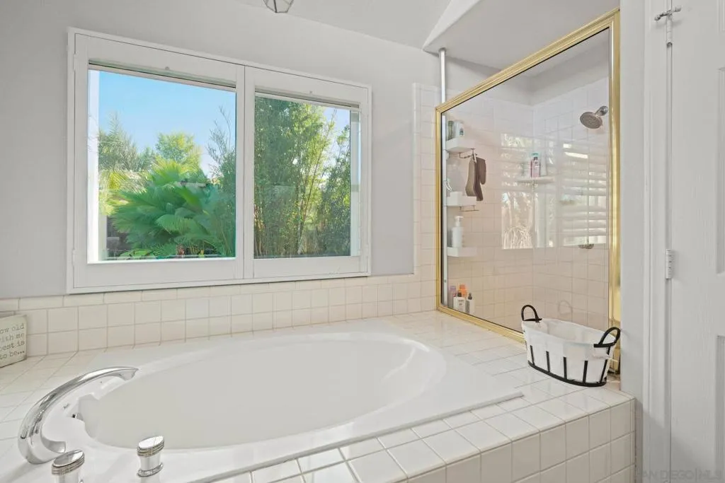 2579 Fire Mountain Drive, Oceanside, California 92054 home-pic-36